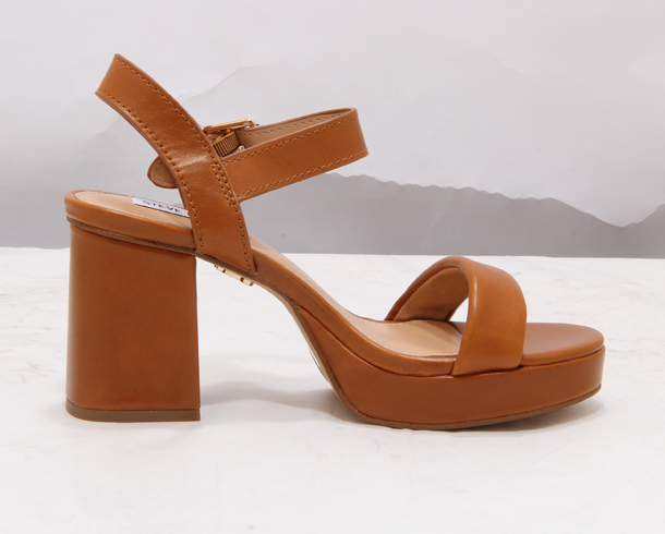 eCommerce Image Enhancement – before example: AI Background Removal & Shadow