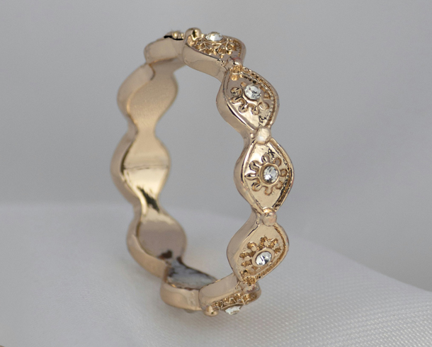 Jewelry Photo Editing – before example: Eternity Band Enhancement